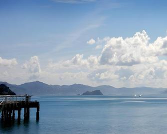 Beachfront Wellington Bed and Breakfast - וולינגטון - בניין