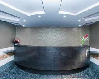 Hotel O Nr Suites - Bengaluru - Front desk