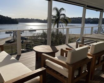 The Sandbar House, Royal National Park, waterfront beach house - Cronulla - Balcony
