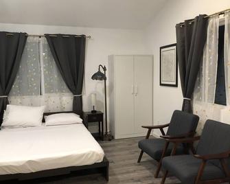 Studio with one upper bed room - Vallejo - Bedroom