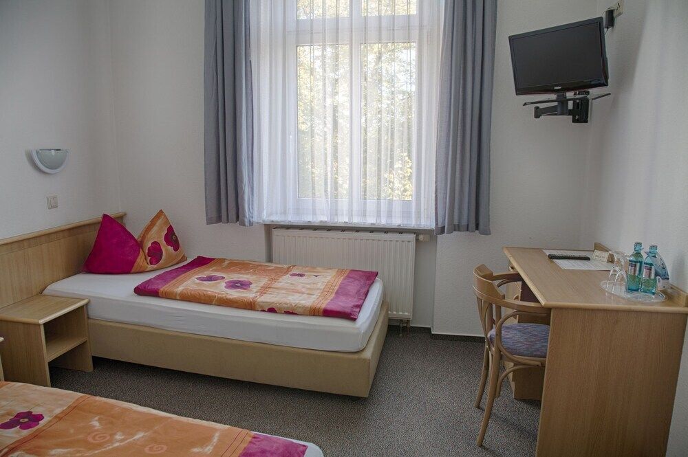Hotel Albena - garni Hotel - Furstenwalde - Slaapkamer