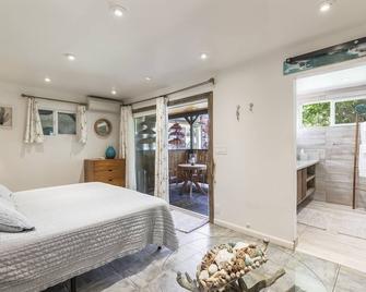 Luxurious ocean inspired studio in Paia short walk to Maui's coolest beach town - Paia - Bedroom