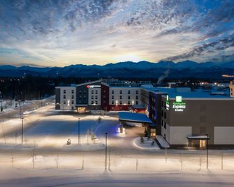 Holiday Inn Express & Suites Anchorage - Midtown By IHG - Anchorage - Building