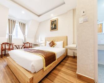 Golden Bee Hotel - Dalat - Bedroom