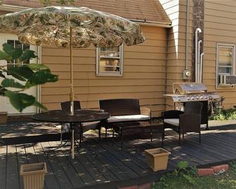 The Bungalow - Grand Forks - Patio