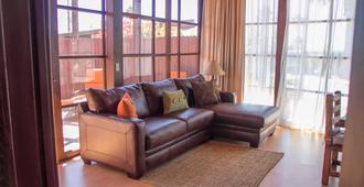 Hotel Quintas Papagayo - Ensenada - Living room