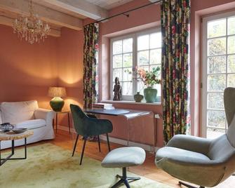 Traumferienhaus Landhaus Jenischpark (can be canceled free of charge 7 days in advance) - Hamburg - Wohnzimmer