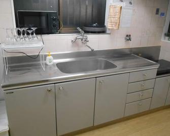 Glamping House with a large garden, 5 minute walk from the station, directly connected to Osaka station and close to everywhere. - Osaka - Kitchen