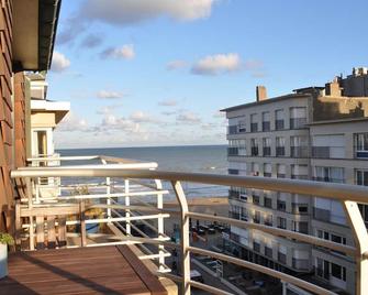 Royal Mathilde 503 right on the beach in Koksijde - Coxyde - Balcon