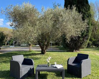 Camping DU Pont D'Avignon - Avignon - Patio