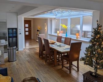 River House with Heated Pool (Apr-Sep), Parking & Garden - Twickenham - Salle à manger