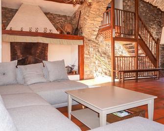 2 Bedroom Amazing Home In Olargues - Olargues - Salon