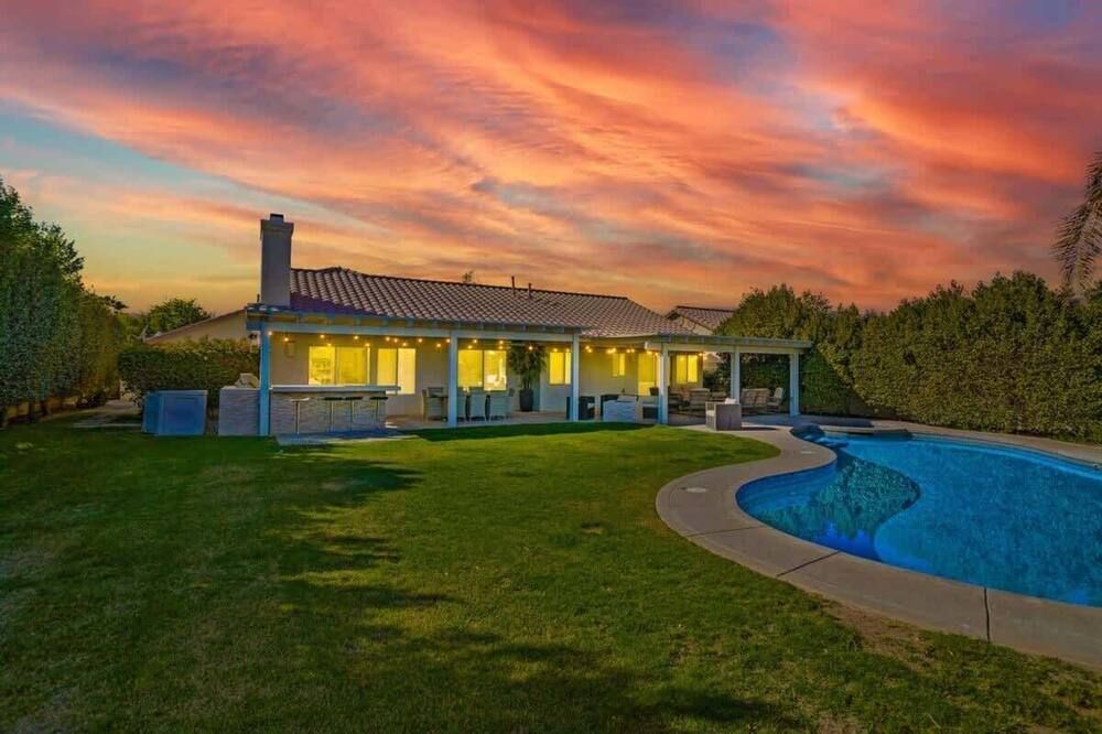Stunning 5 Star Home Retreat Private Pool Spa Bbq 4 Br - La Quinta - Zwembad