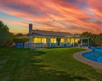 Stunning 5 Star Home Retreat Private Pool Spa Bbq 4 Br - La Quinta - Zwembad