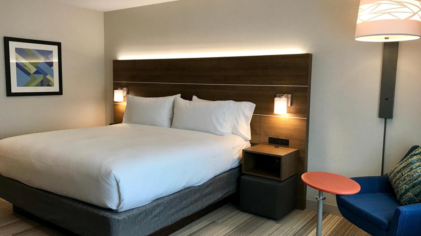 Holiday Inn Express & Suites Pasadena - Los Angeles