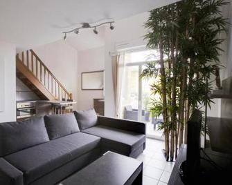 Welkeys Apartment Lattes - Lattes - Wohnzimmer
