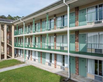 Days Inn by Wyndham Jellico - Tennessee State Line - Jellico - Building