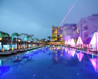 Regina Palm Resort - Orikum - Piscina