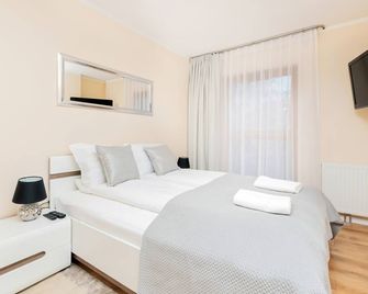 Batorego 7 Gdynia Apartments by Noclegi Renters - Gdynia - Chambre