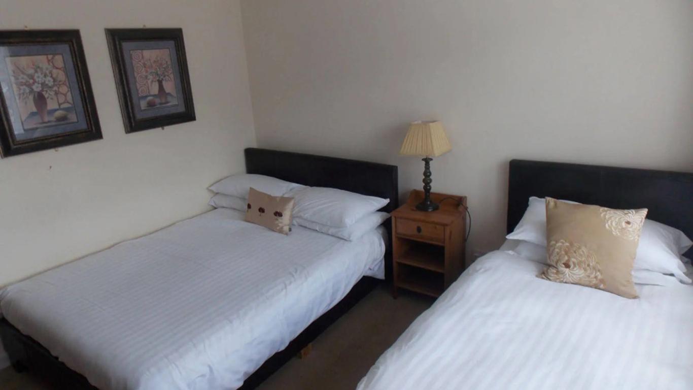 Alyth Hotel