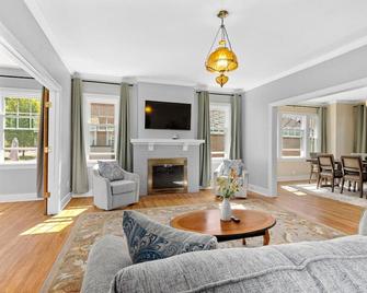 Pekin Rose House - 3b 2.5ba - Pekin - Living room