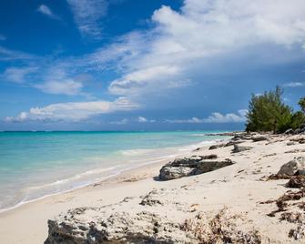 Peacefull Villa Elemni: Turquoise Water, Deserted Beach with a Standard Vehicle - Whitby - Playa