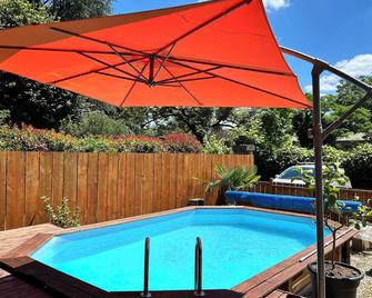 Gîte : La Petite Grange - Valojoulx - Piscina