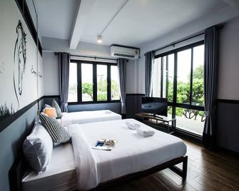 باي هوتل كانتشانابوري - كانشانابوري - غرفة نوم