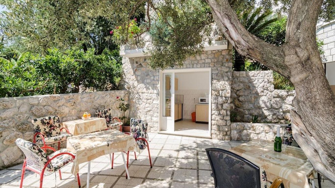 جيست هاوس دانيلا