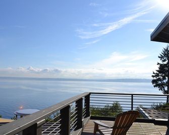 Bluff House on Bainbridge Island - Bainbridge Island - Balcony