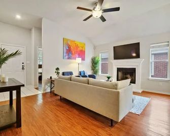 Cozy Getaway, Minutes from Austin! - Round Rock