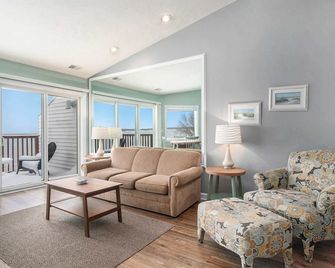 Beachside 325 Waterfront Condo - Traverse City - Living room