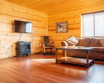 Cabin at Lake Sakakawea - New Town - Living room