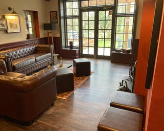Crown And Anchor - Woking - Sala de estar
