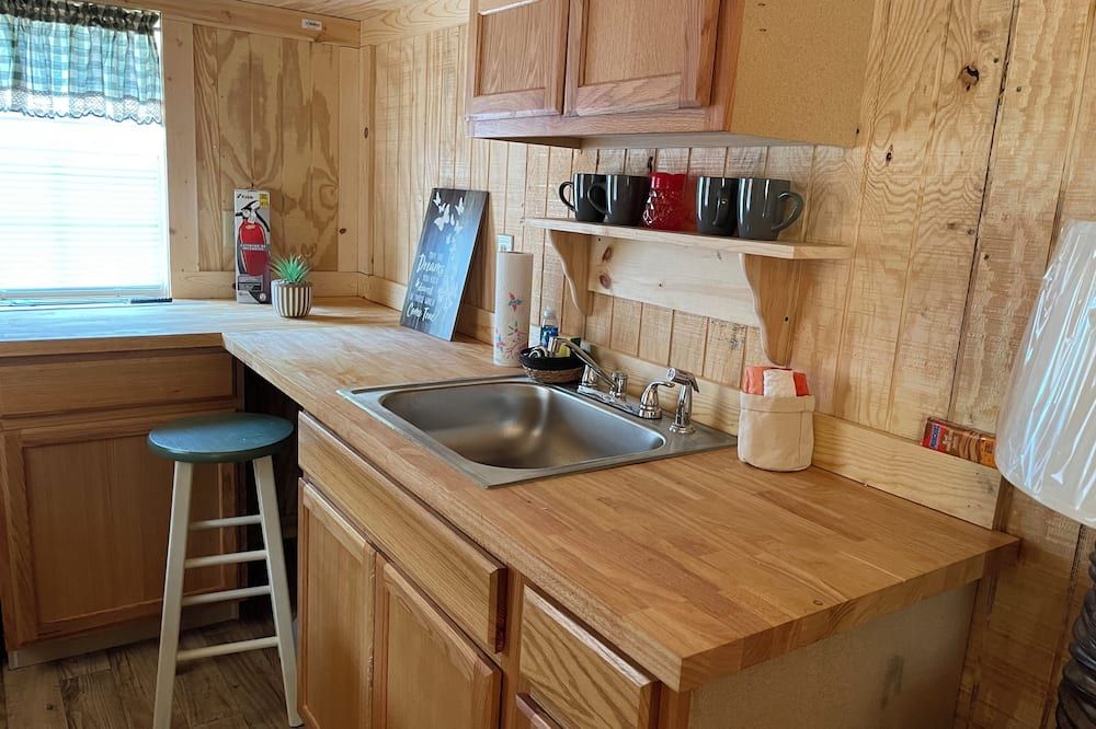 Beautiful 4-bedroom cabin with AC in serene Isaban
