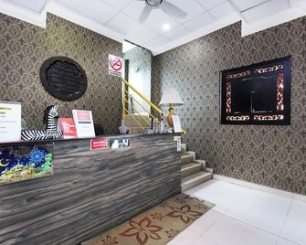 Hotel D'Sea Princess - Batu Ferringhi - Front desk
