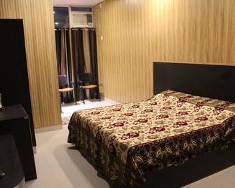 Hotel Gokul Inn - Govardhan - Camera da letto