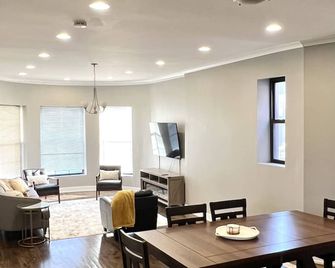 Spacious unit in historic gem - Chicago