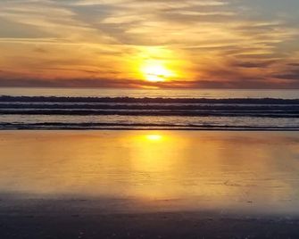 Beachfront Top Floor Condo - One Minute Walk to the Beach - Spectacular View! - Watsonville - Strand