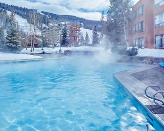 Condo with hot tub & pool - prime ski-in/out location - 大天空 - 游泳池