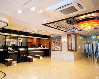 Apa Hotel Kochi - Kochi - Front desk