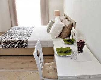 Olive - Swimming Pool - Sa4 - Biograd na Moru - Schlafzimmer
