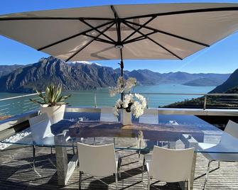 Beautiful apartment for 8 guests with WIFI, TV, terrace, pets allowed and parking - Riva di Solto - Balcony