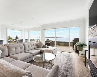 Ocean Oasis - White Rock - Living room