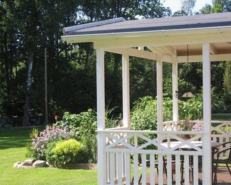 Vacation in the heart of Smaland - Linneryd - Patio