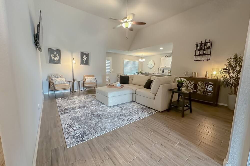 Minutes from Tulsa! Come relax with the family in this pet friendly home - Owasso - Wohnzimmer