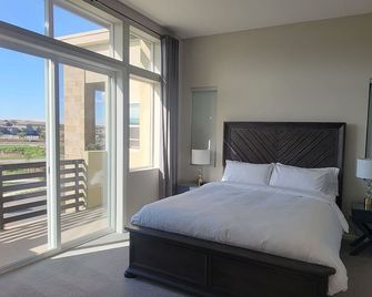 Luxurious New 4 BD/3.5 BA House - Near public transportation - Dublin - Bedroom