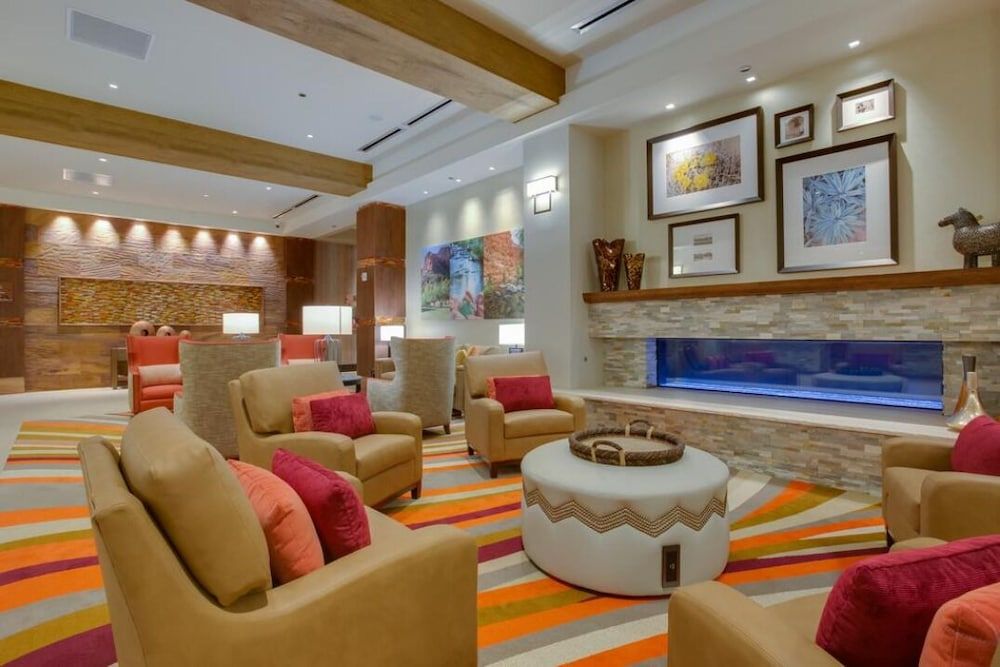 Lounge view of Cliff Castle Casino Hotel