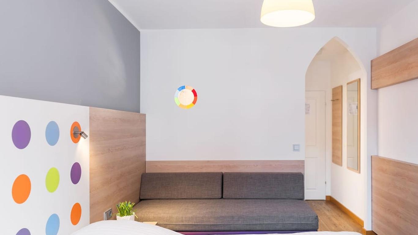 فندق فيرست كرياتيف إليفانت