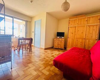 Port-Vendres: 1-bed flat for 4 with lift, sunny loggia, close to shops - Port-Vendres - Living room